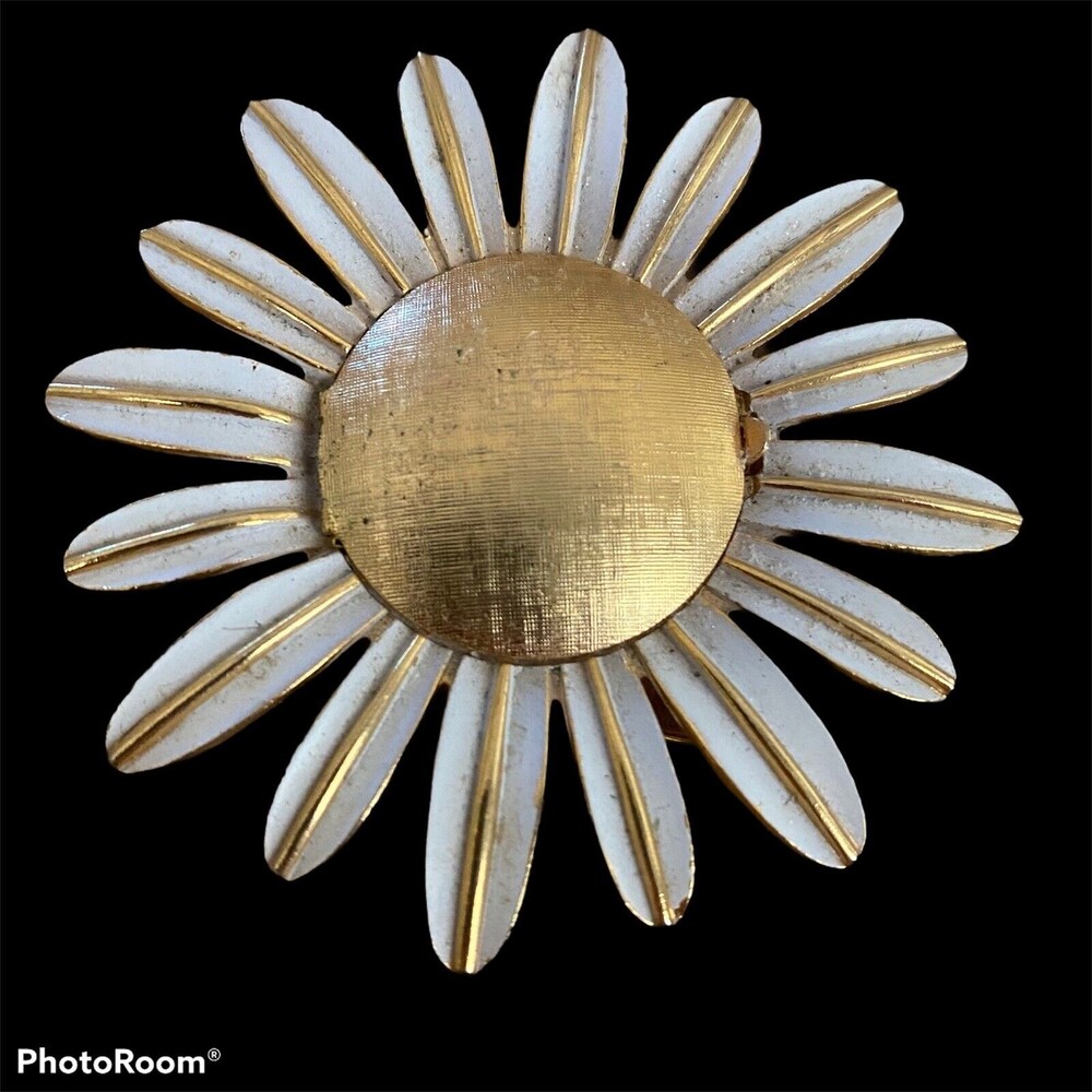 Vintage Avon 70s Daisy Pin Locket Brooch 2 3/4" Mod Hippy